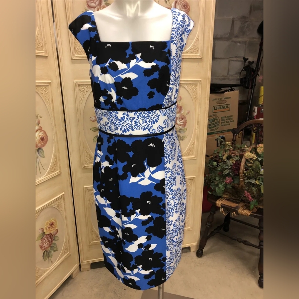 Maggy London Blue Black White Floral Sleeveless Sheath Knee Length Dress- 8/M - Picture 5 of 11